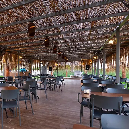 Hotel Lavia Lara Antália